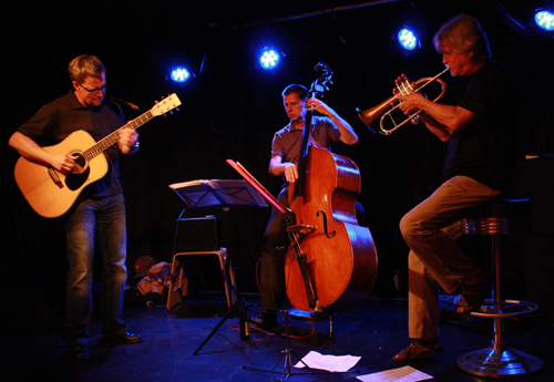 Jazz-Ausklang  mit Stefan Herdtle, Karl-Heinz Wallner und Werner Bystrich (von links). Foto: Gerhard Schindler